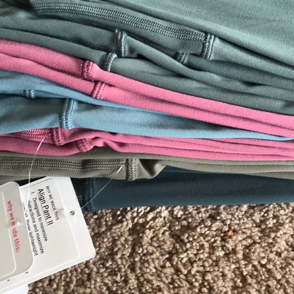 Lululemon aligns size 6 - Picture 3 of 3